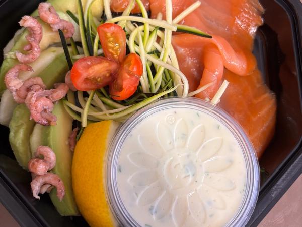 Assiette d’été au saumon fumé