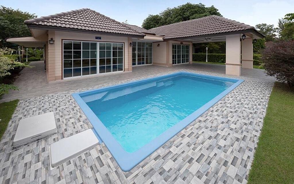 Fiberglass pool