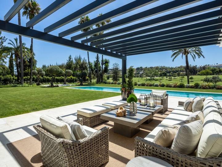 Villa in Nueva Andalucia
