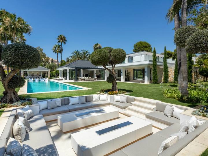Villa in Nueva Andalucia
