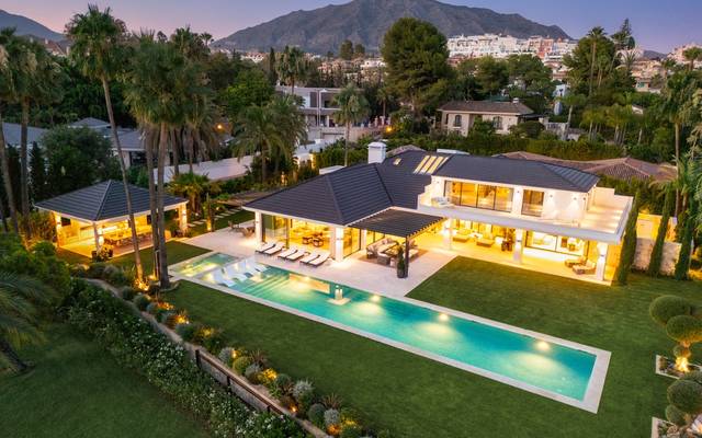 Villa in Nueva Andalucia