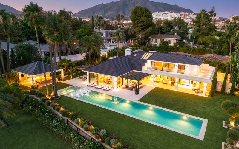 Villa in Nueva Andalucia