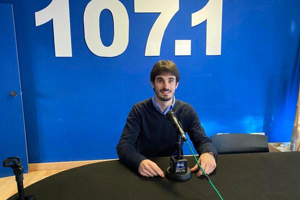 Entrevista en los estudios de Radio Meruelo