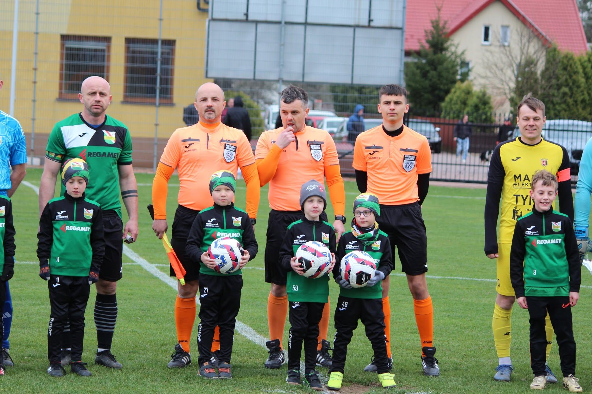 Mecz Czarnovia – LKS Wiewiórka przy Konarskiego 23
