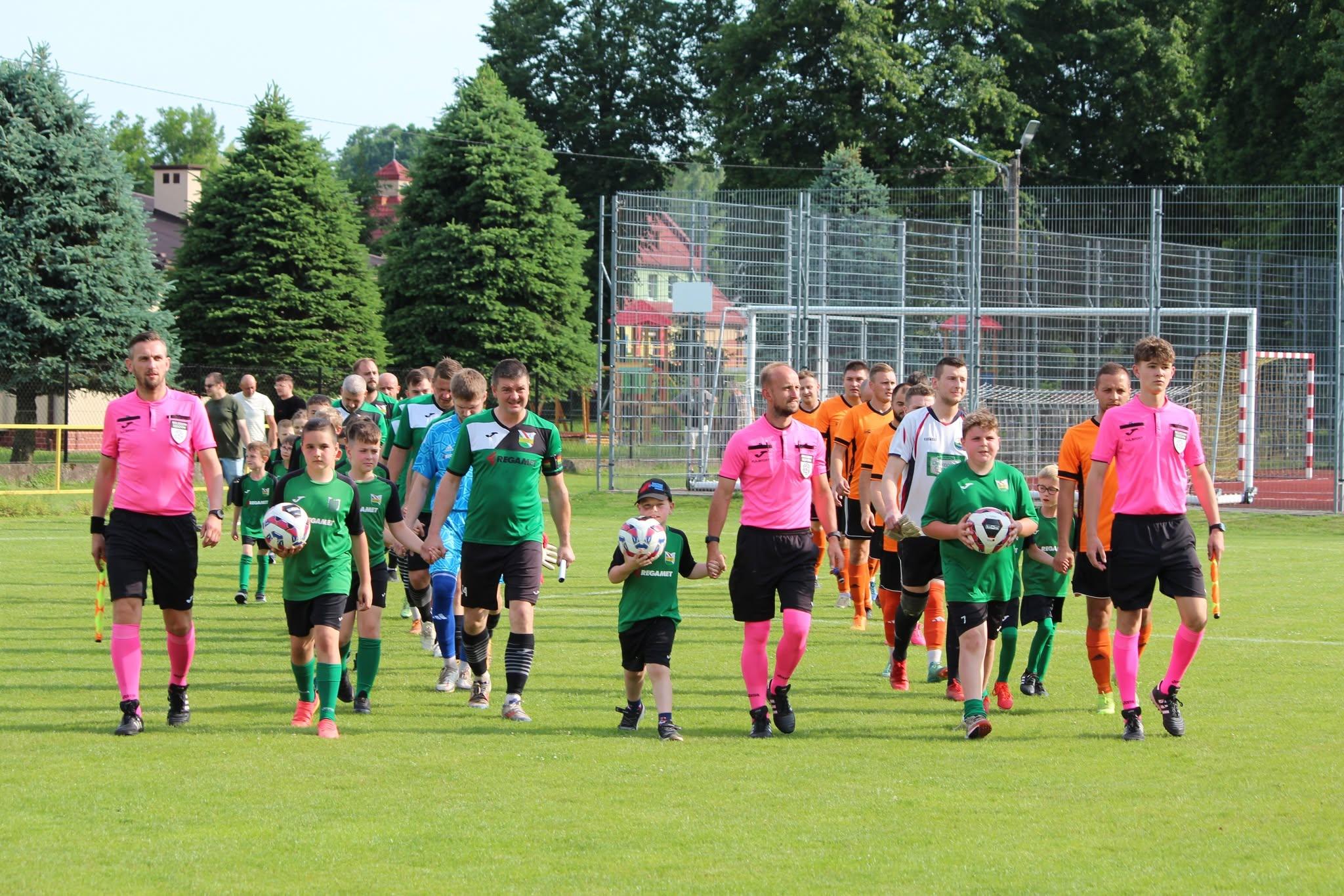 Mecz Czarnovia – Pogórze Wielopole Skrzyńskie przy Konarskiego 23