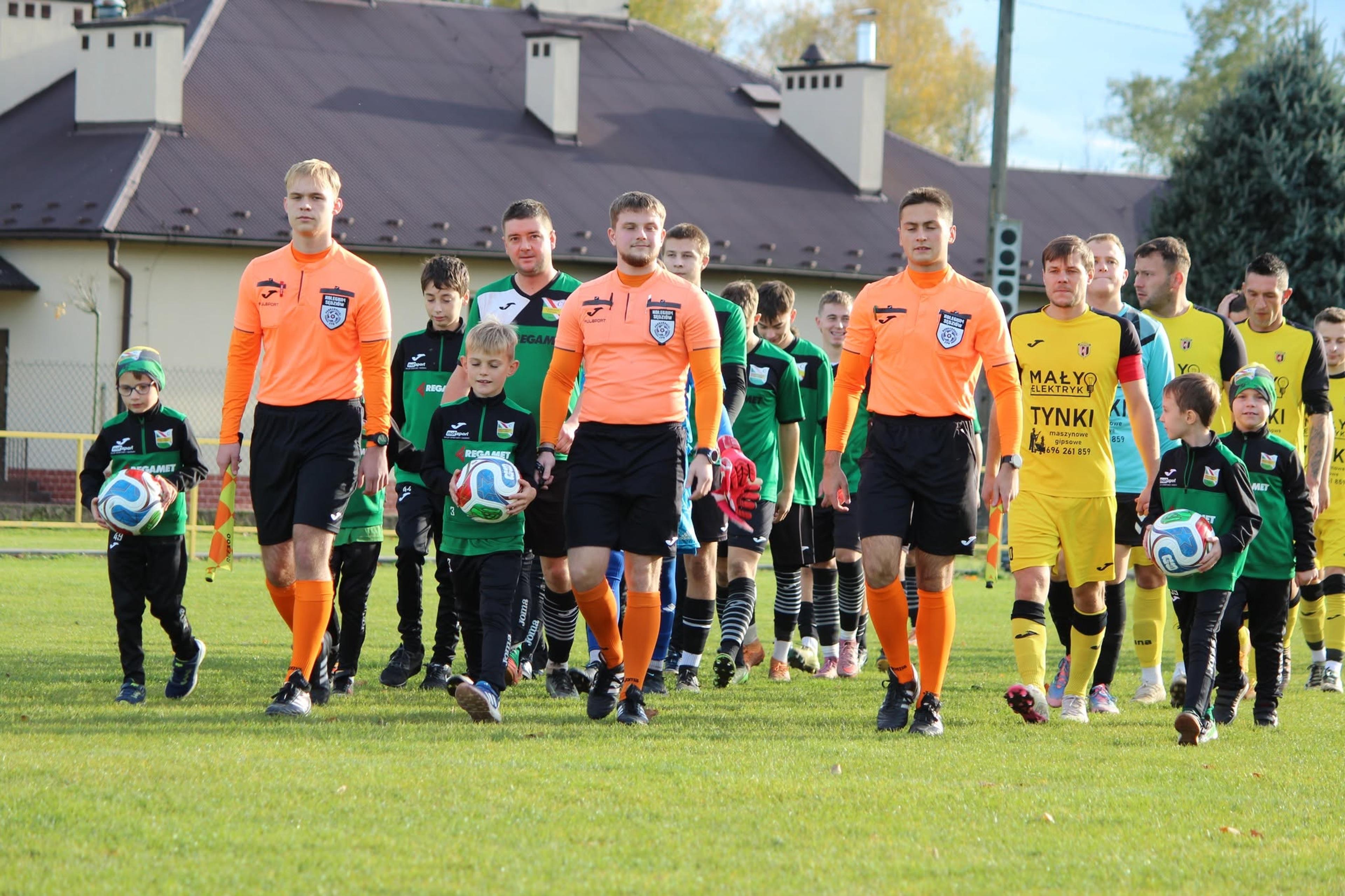 Mecz Czarnovia – LKS Wiewiórka przy Konarskiego 23