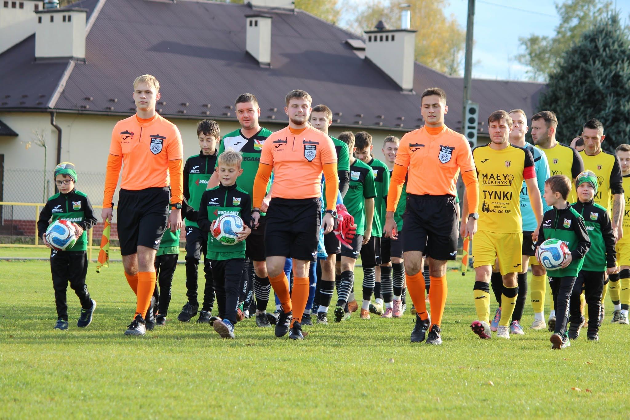 Mecz Czarnovia – LKS Wiewiórka przy Konarskiego 23