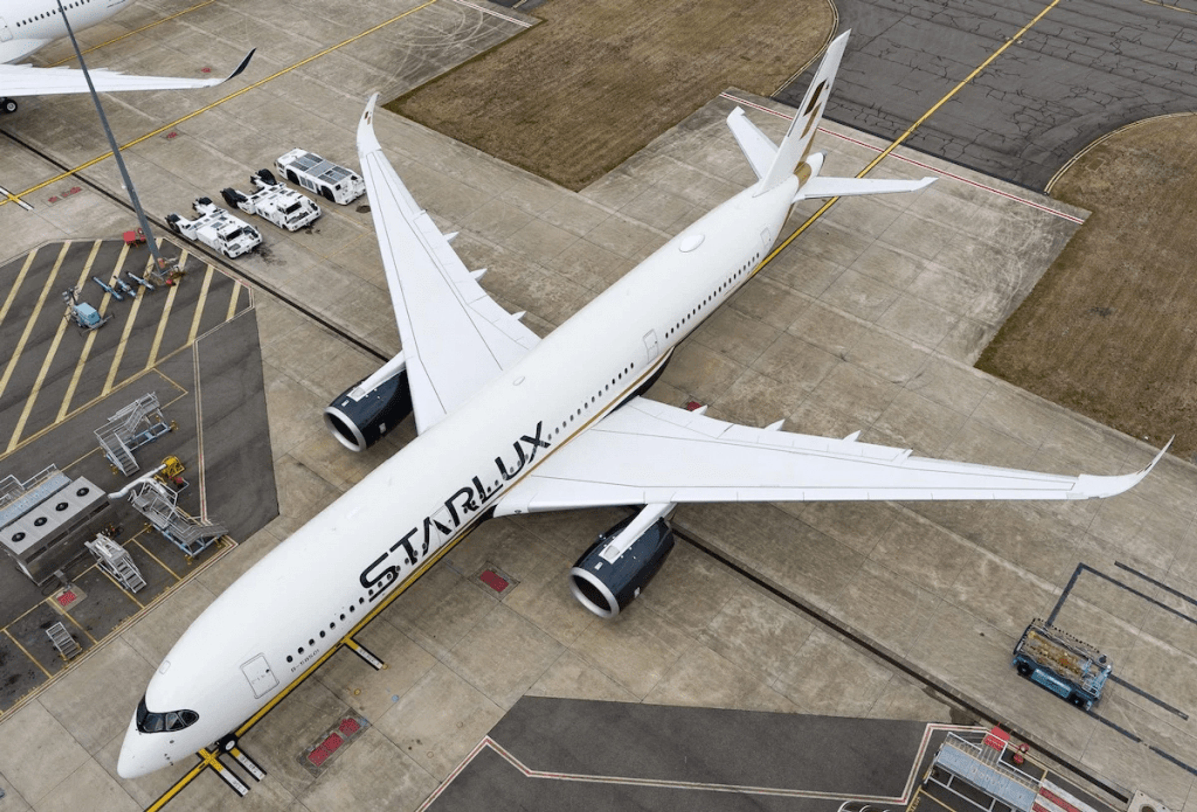 Starlux Airlines A3500