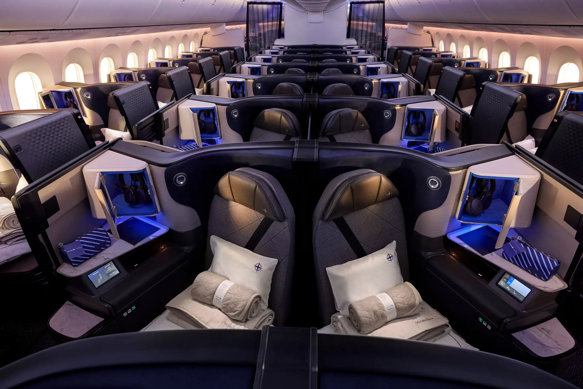 United 787 Polaris 