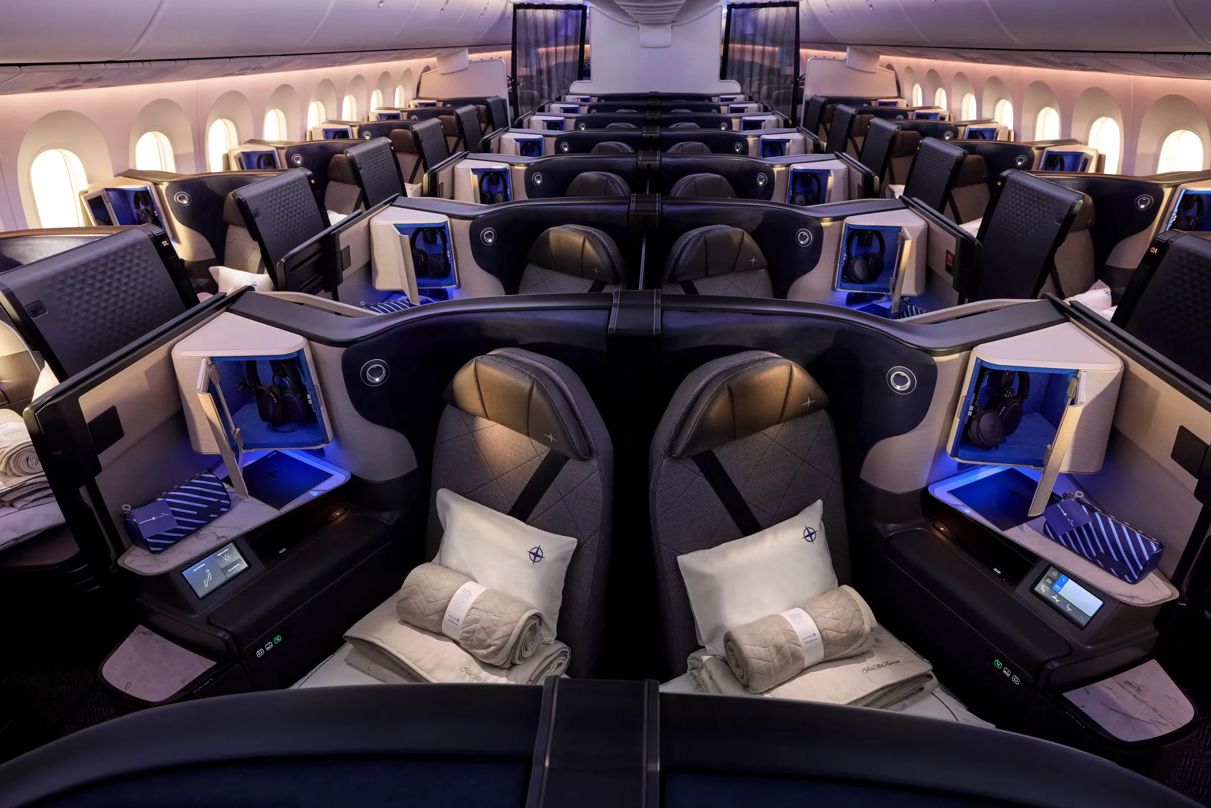 United 787 Polaris