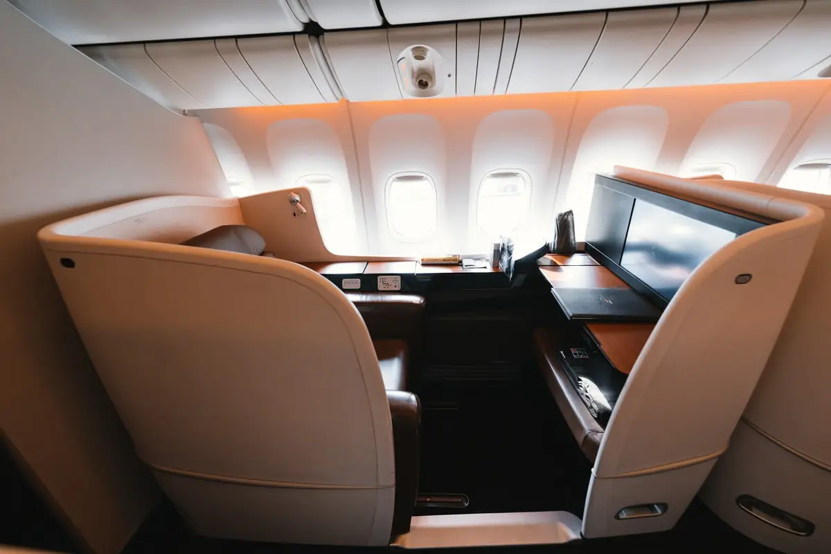 b777