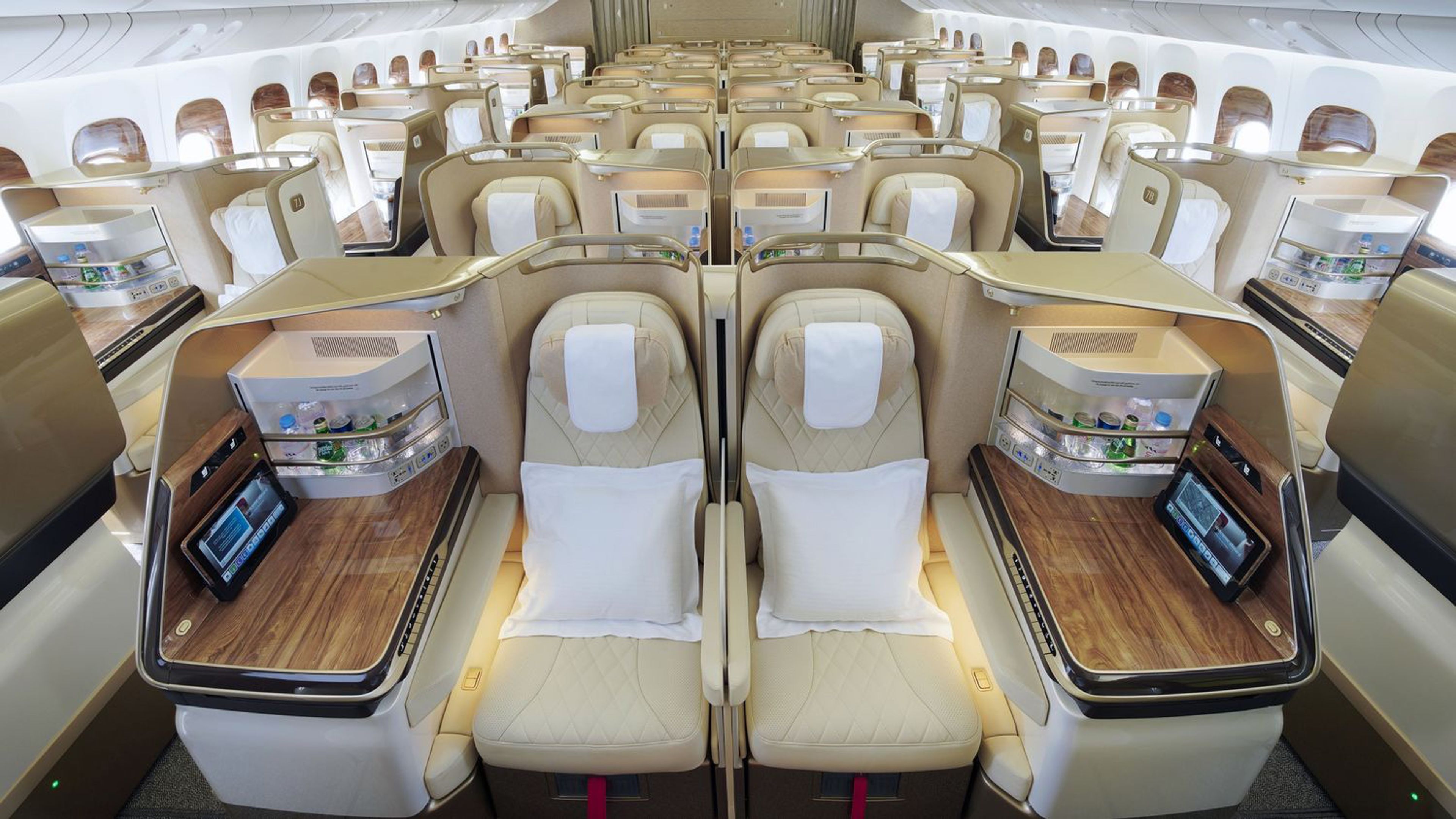 Emirates' First Refurbished B777 Takes Flight