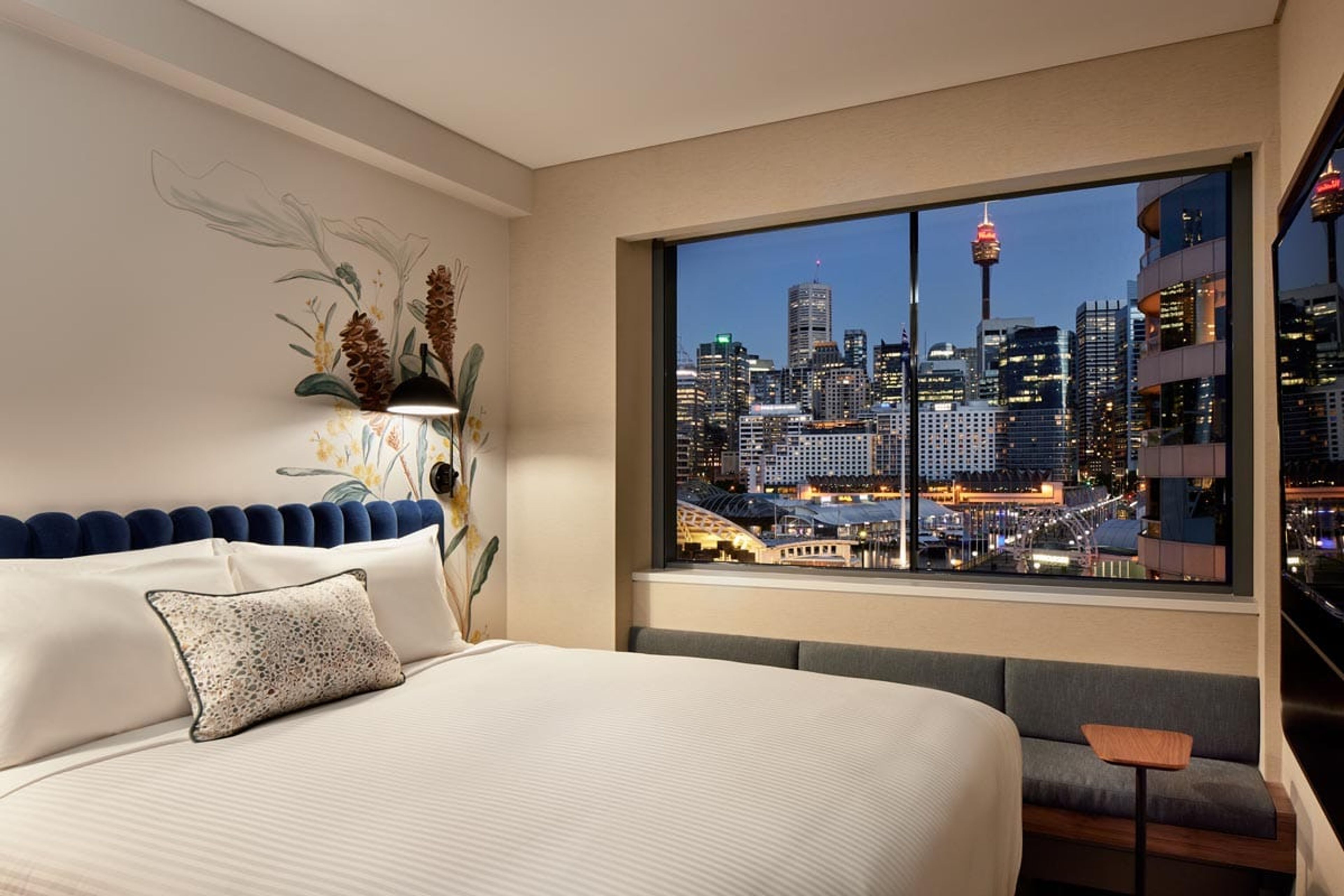 Aiden Darling Harbour The Urban Planner Deluxe King Room