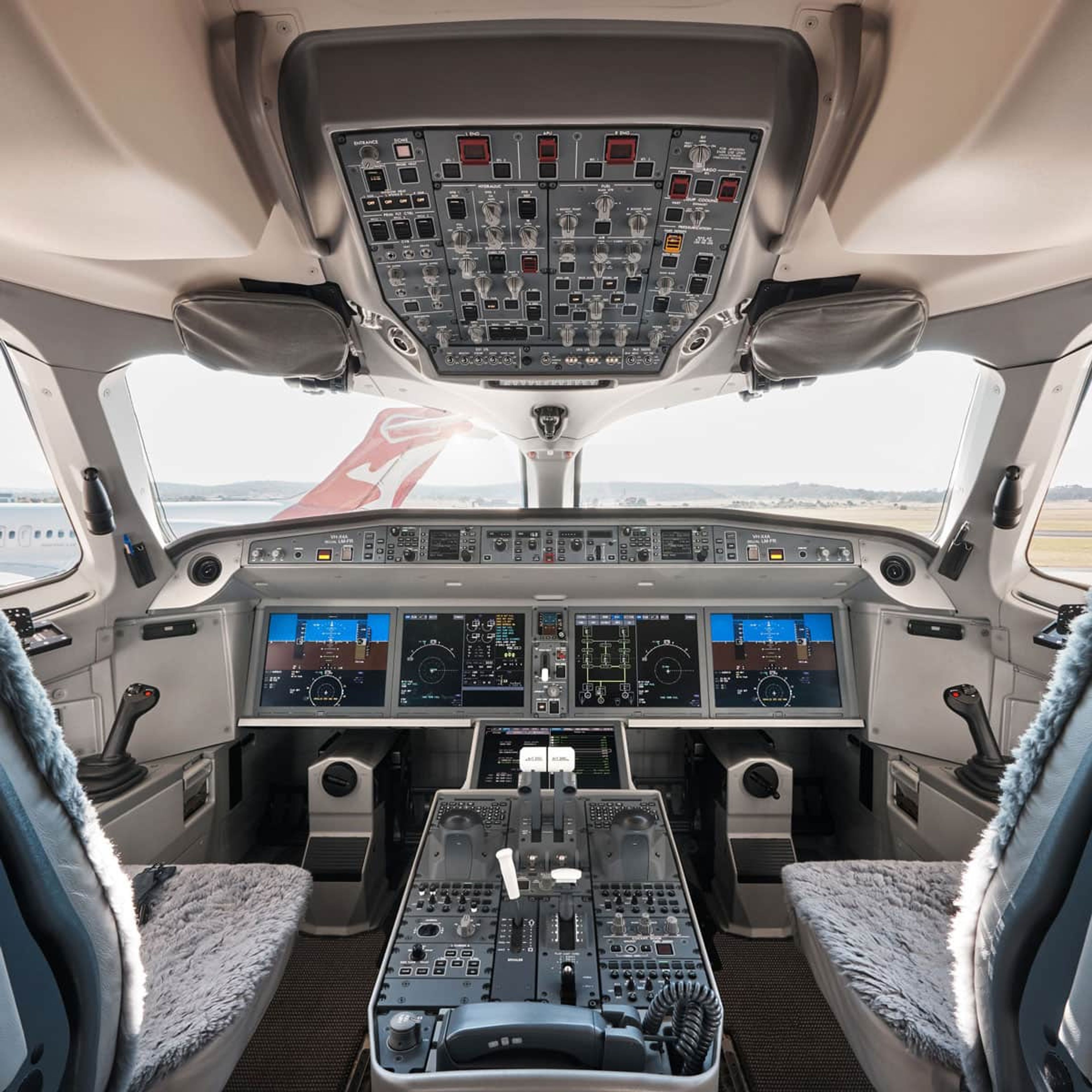 qantas a220 flight deck 