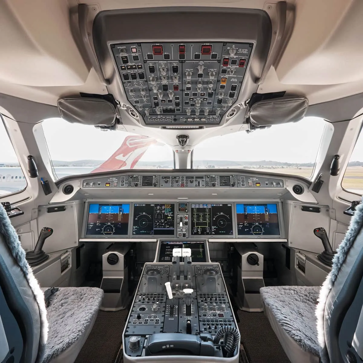 qantas a220 flight deck