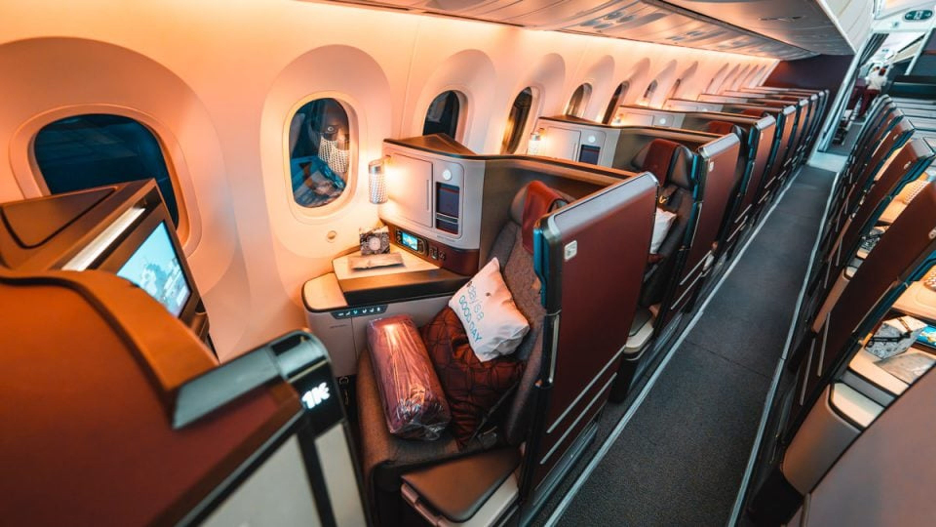 Qatar Airways B787-9 Business Class Review – Mini Qsuite