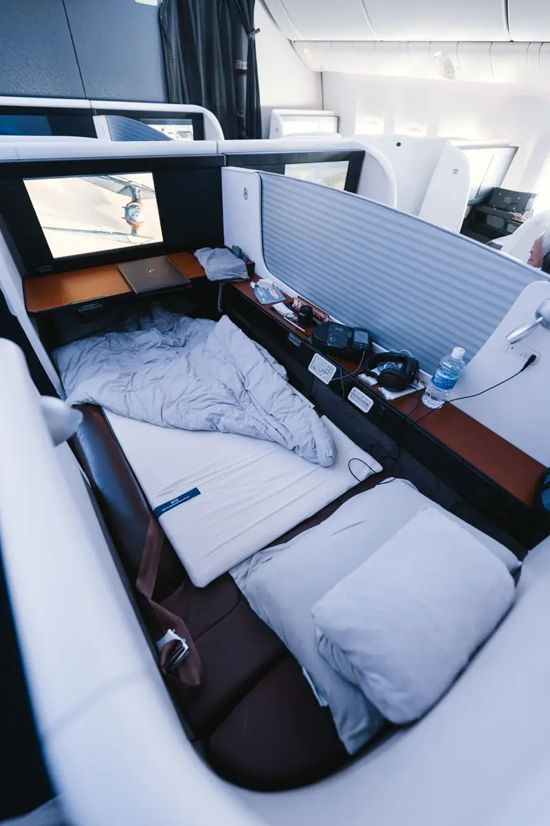 b777
