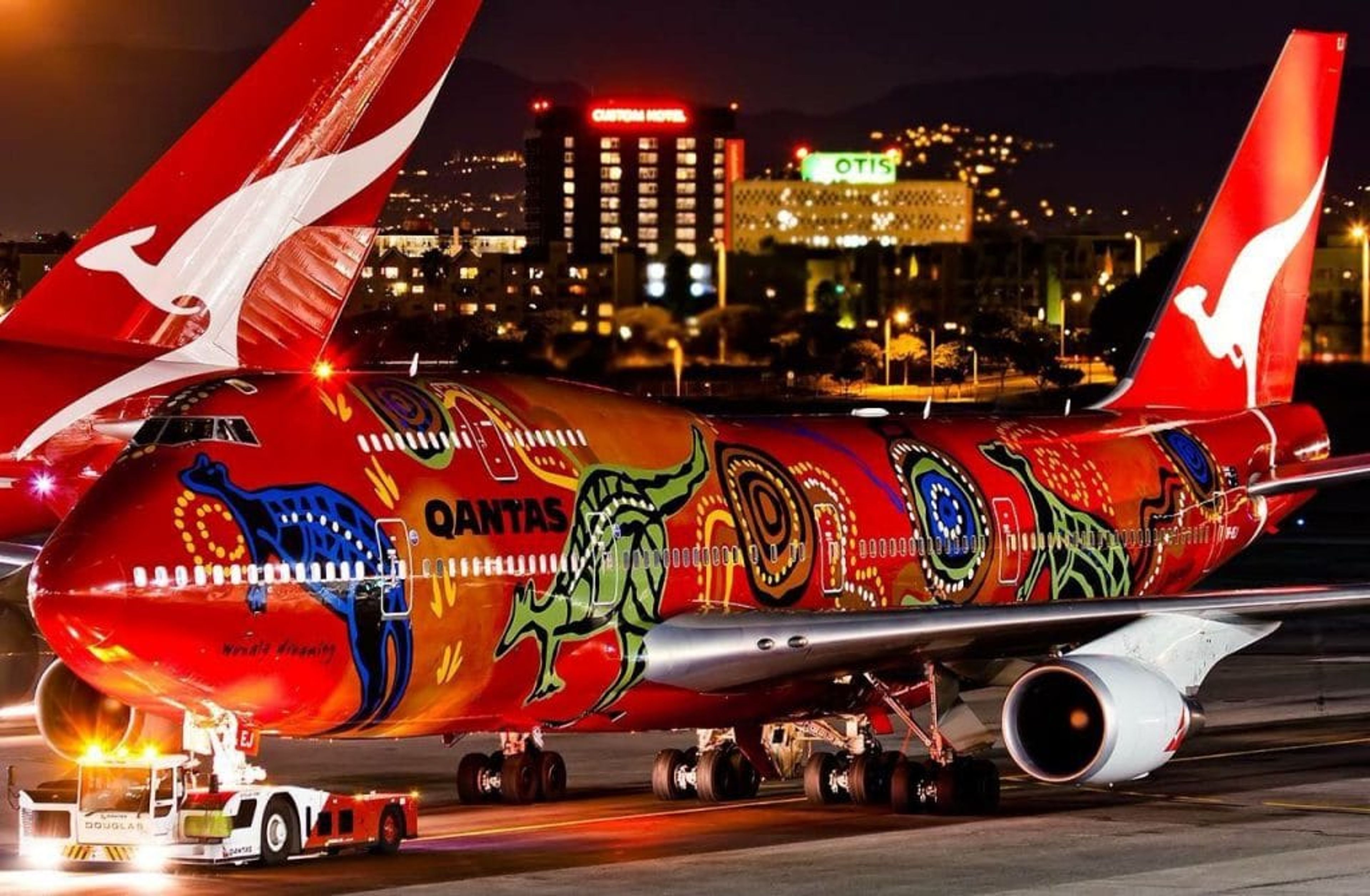 Qantas Link A220 Red