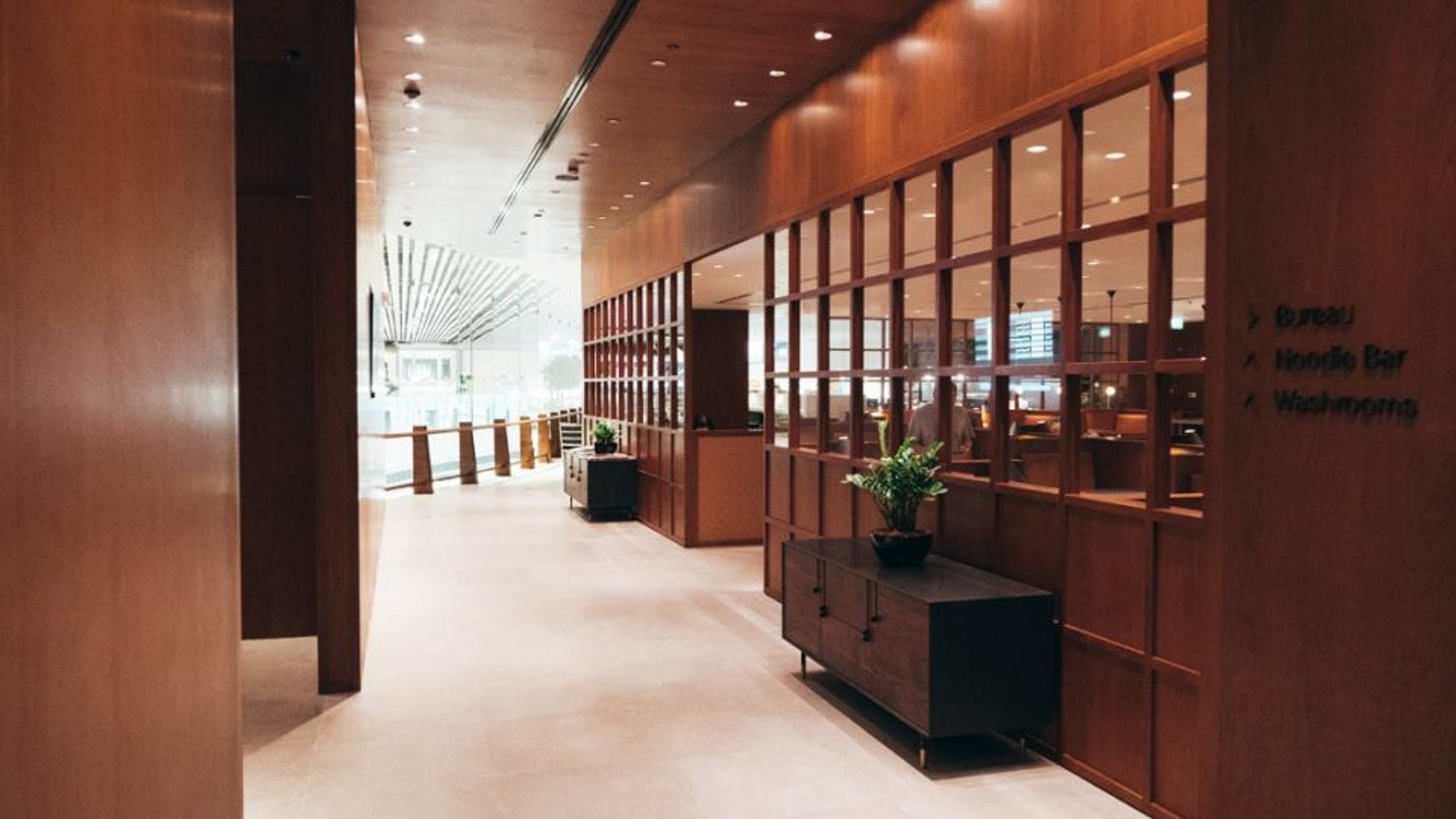 Cathay Pacific Business Class Lounge Singapore T4 Review