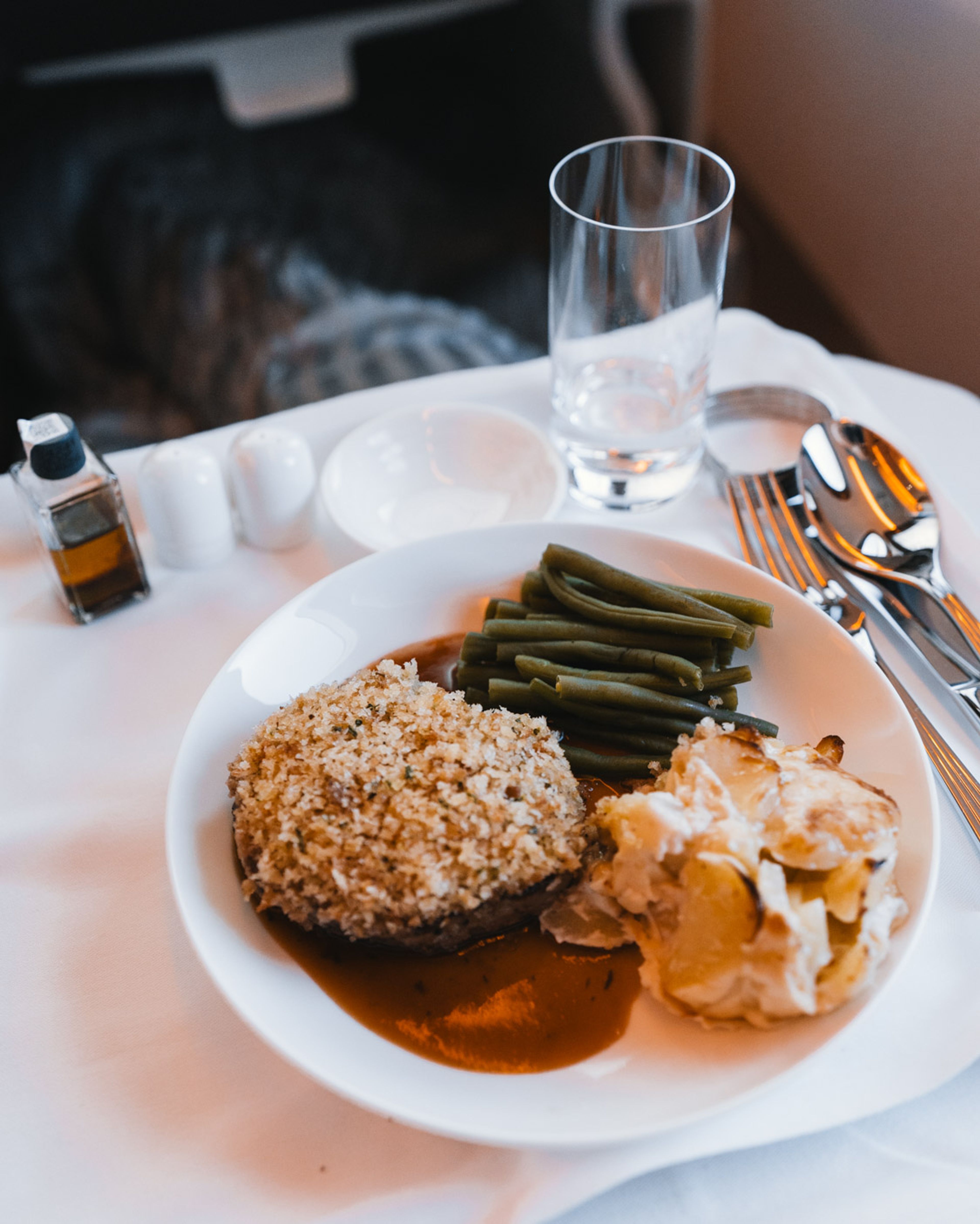 Emirates inflight dining