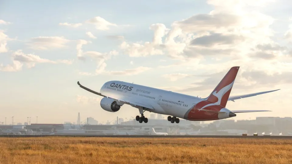 Qantas Offers Free Flights, Points And Status Credits To Vaccinated Frequent Flyers