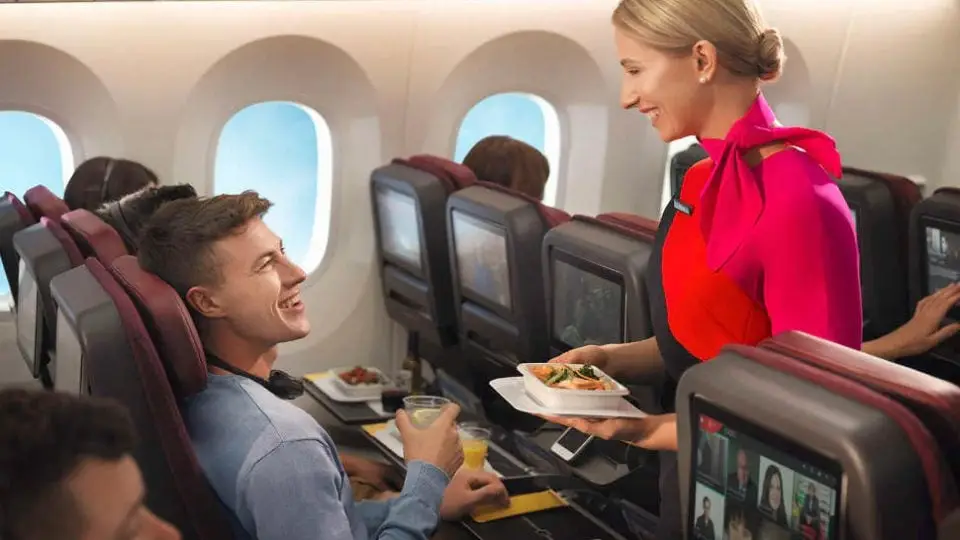Qantas Extends Booking Flexibility and Upgrades Economy Dining