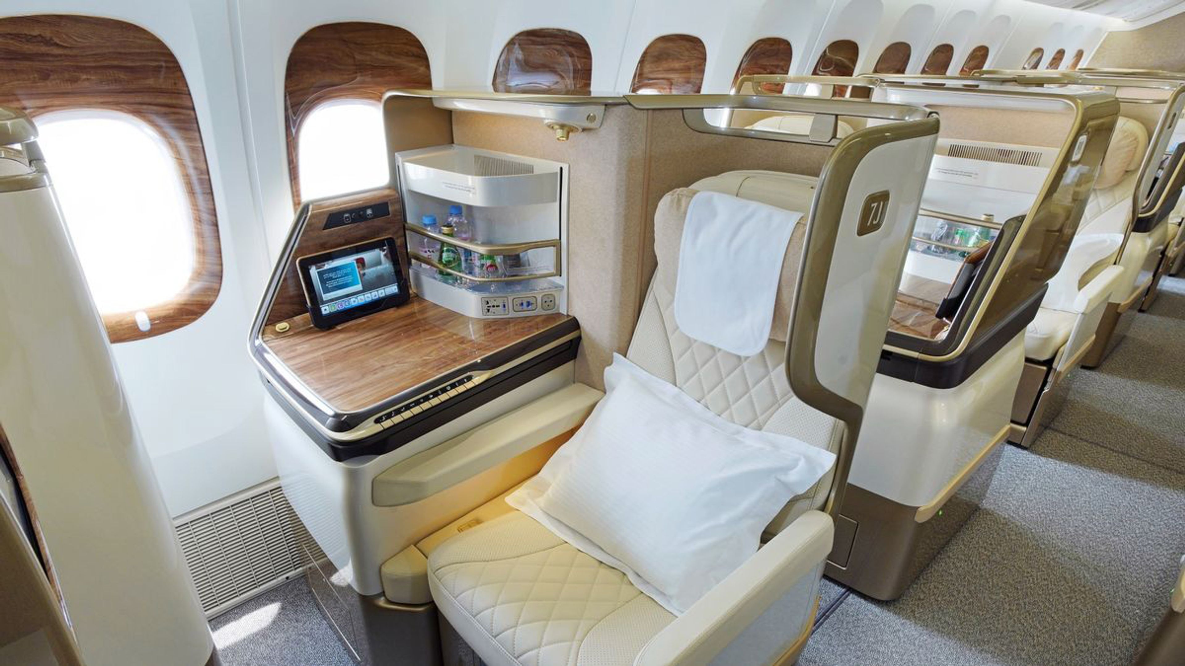 New Emirates B777-200 Business Class Seat