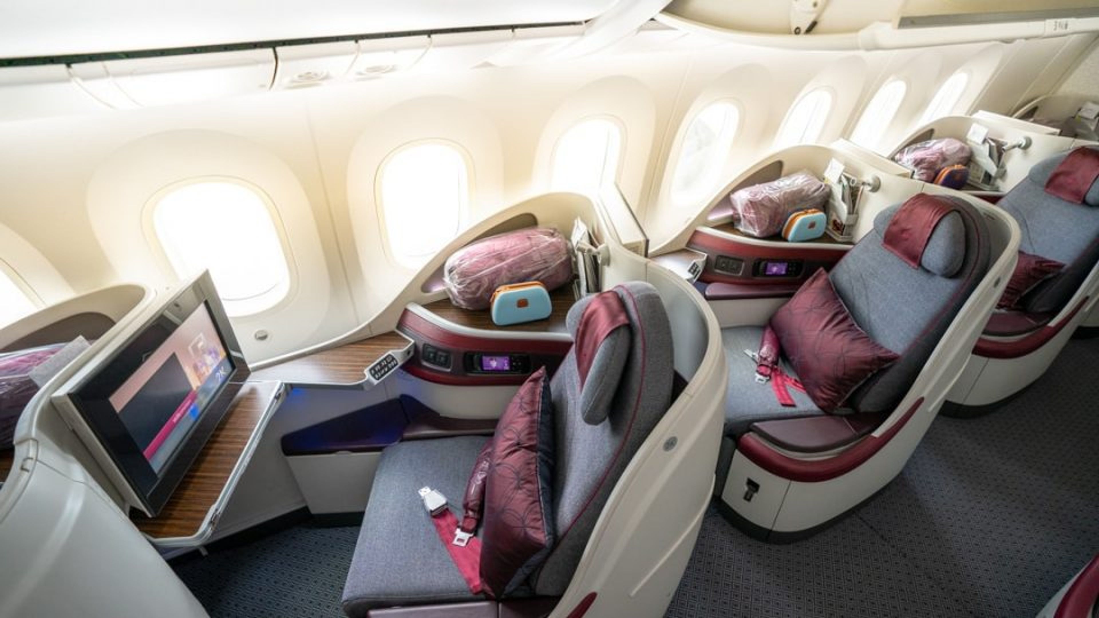 Qatar Airways B787 Business Class Review -Nice To Doha