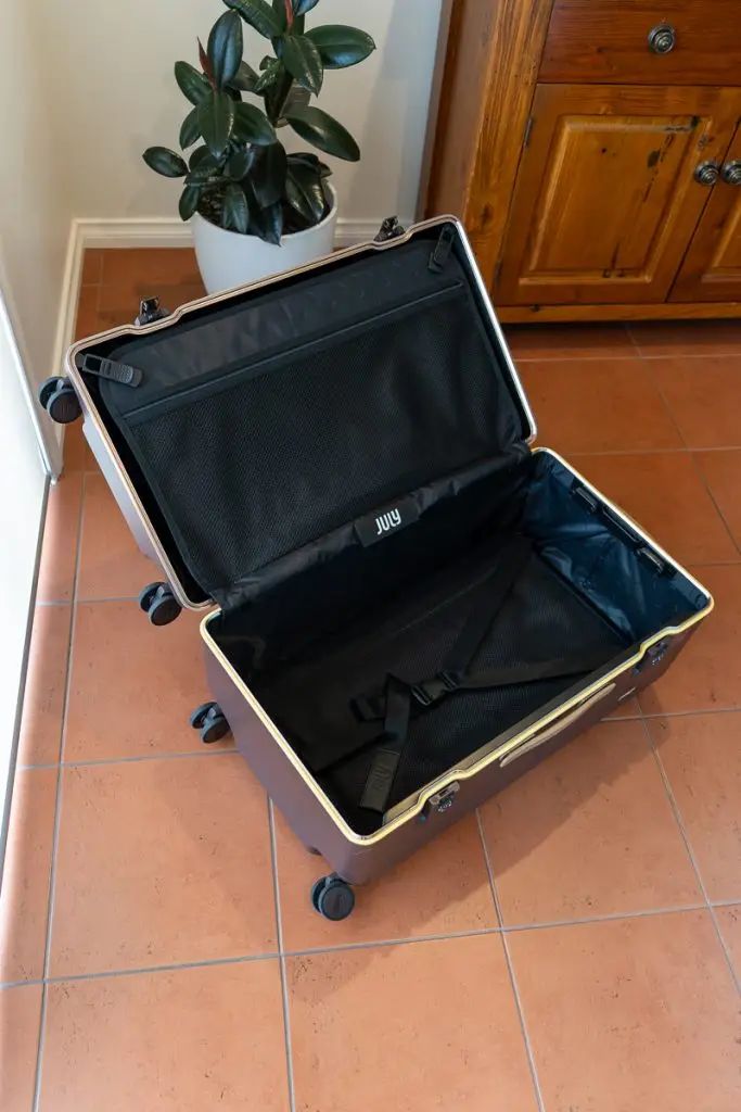 July luggage internal compartments