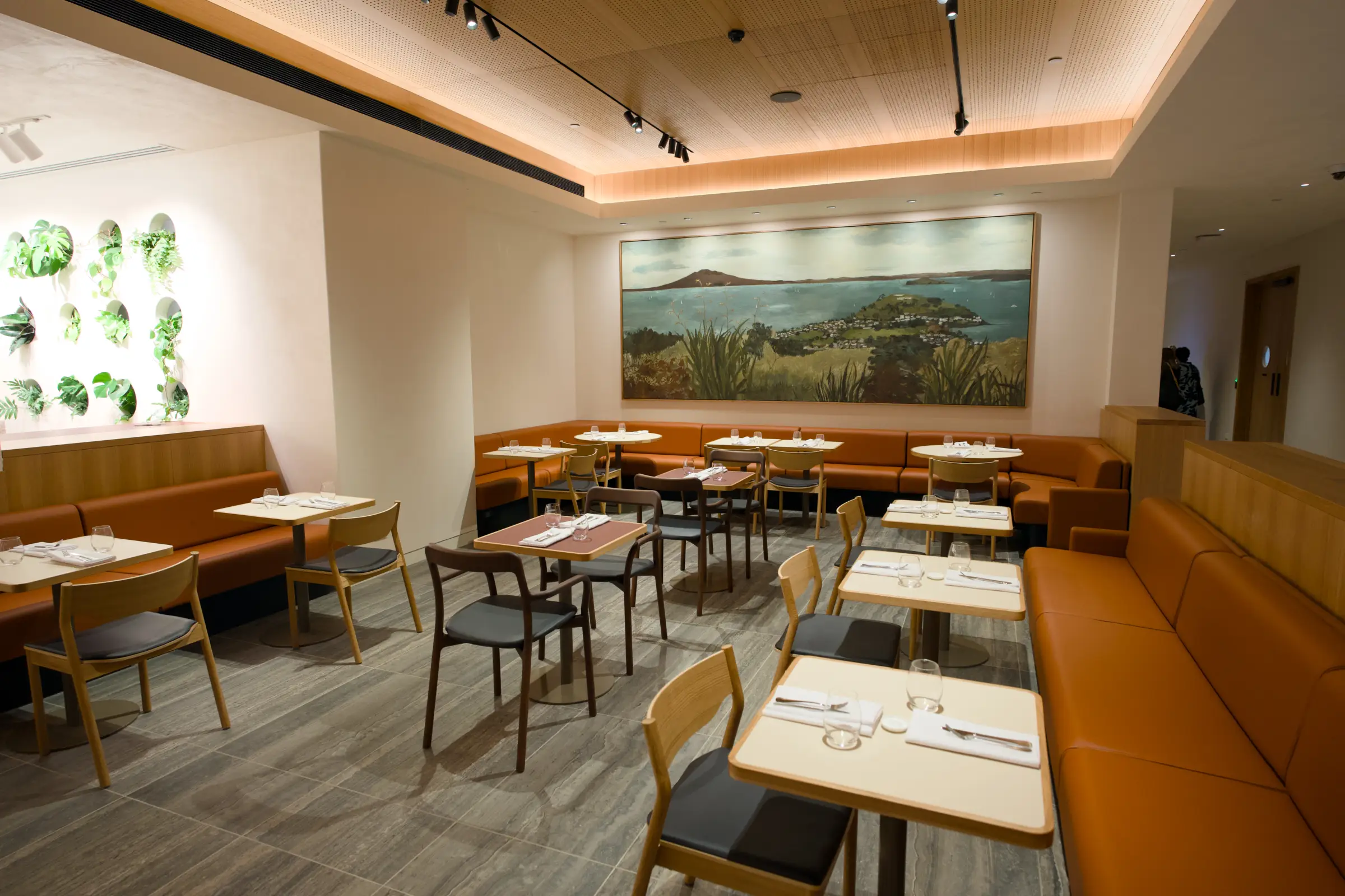 Qantas Auckland International Lounge