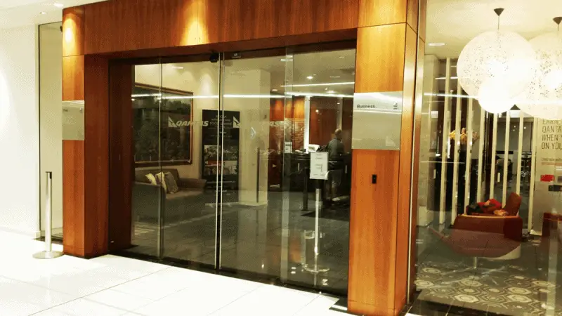 Qantas Business Class Lounge Auckland Review