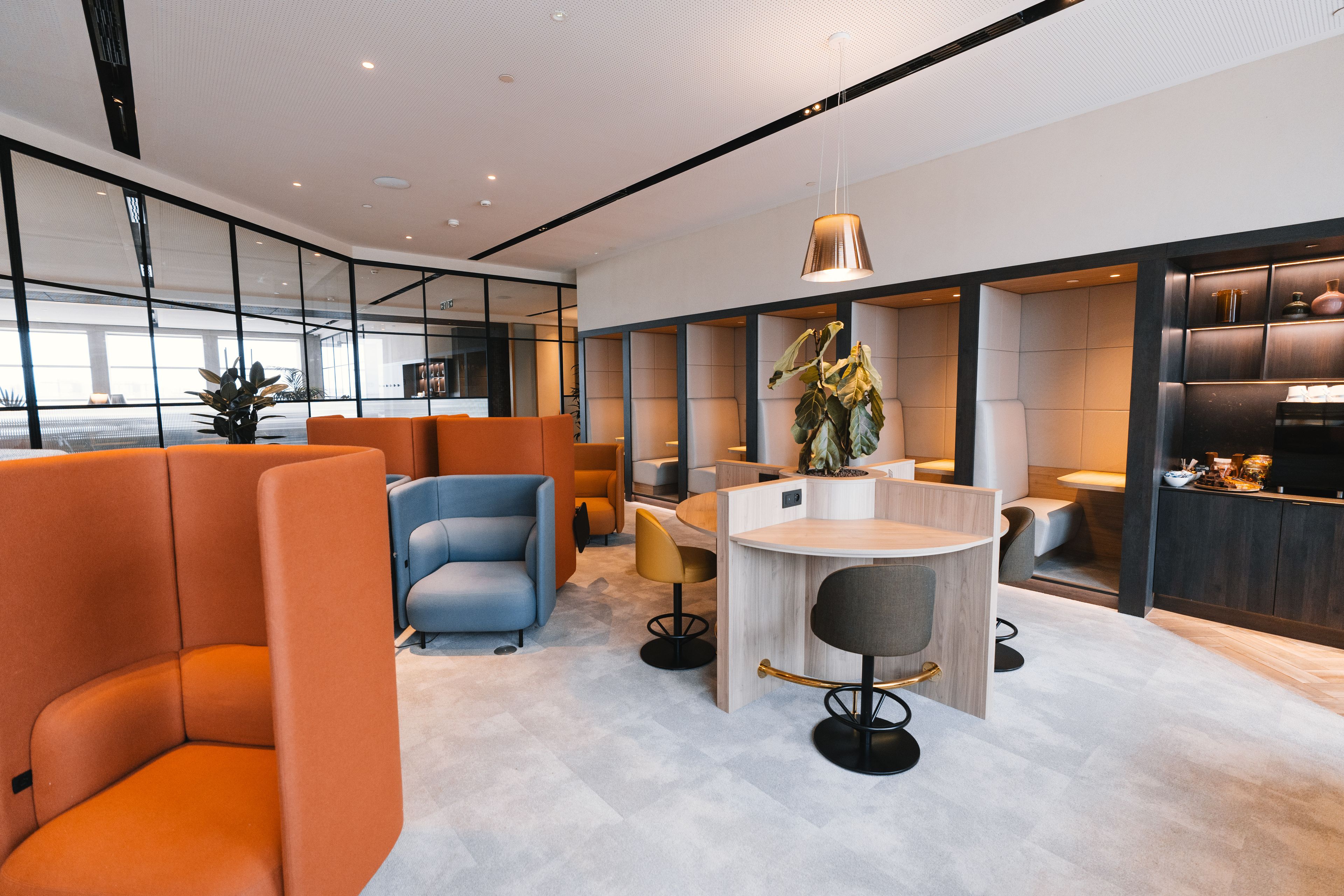 The View Lounge by Brussels Airport seating area