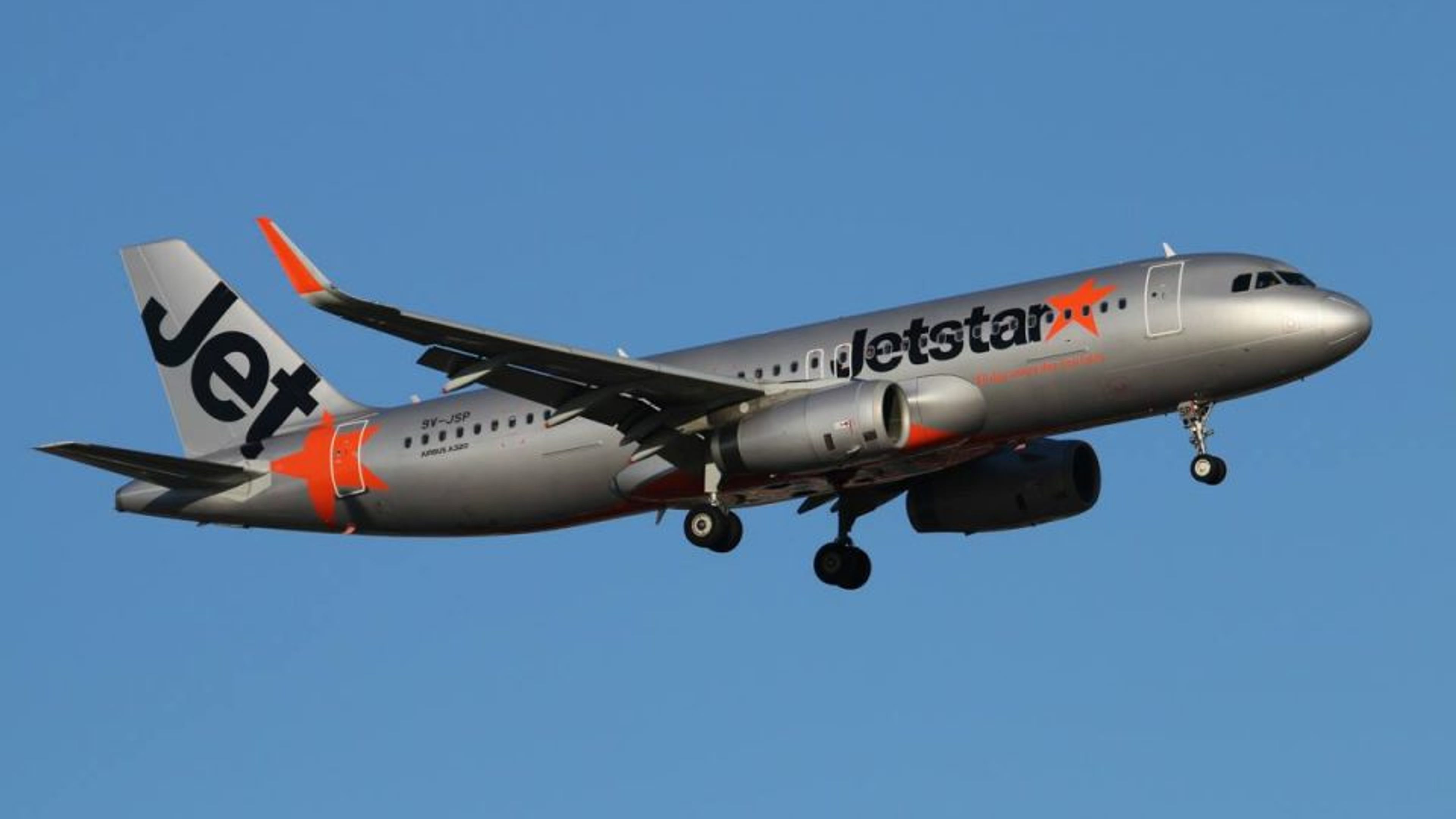 How to earn Qantas Points and Status Credits flying with Jetstar