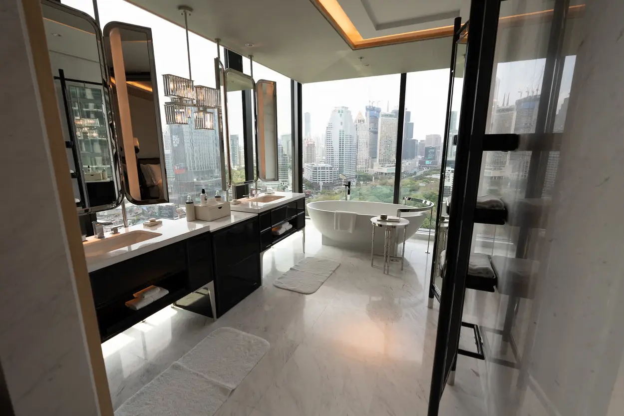 The Ritz Carlton Bangkok bathroom