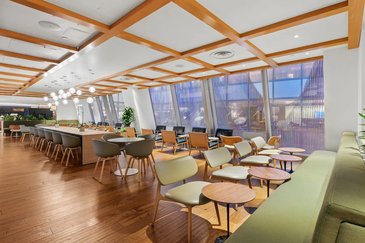 Refreshed Qantas Los Angeles Business Lounge