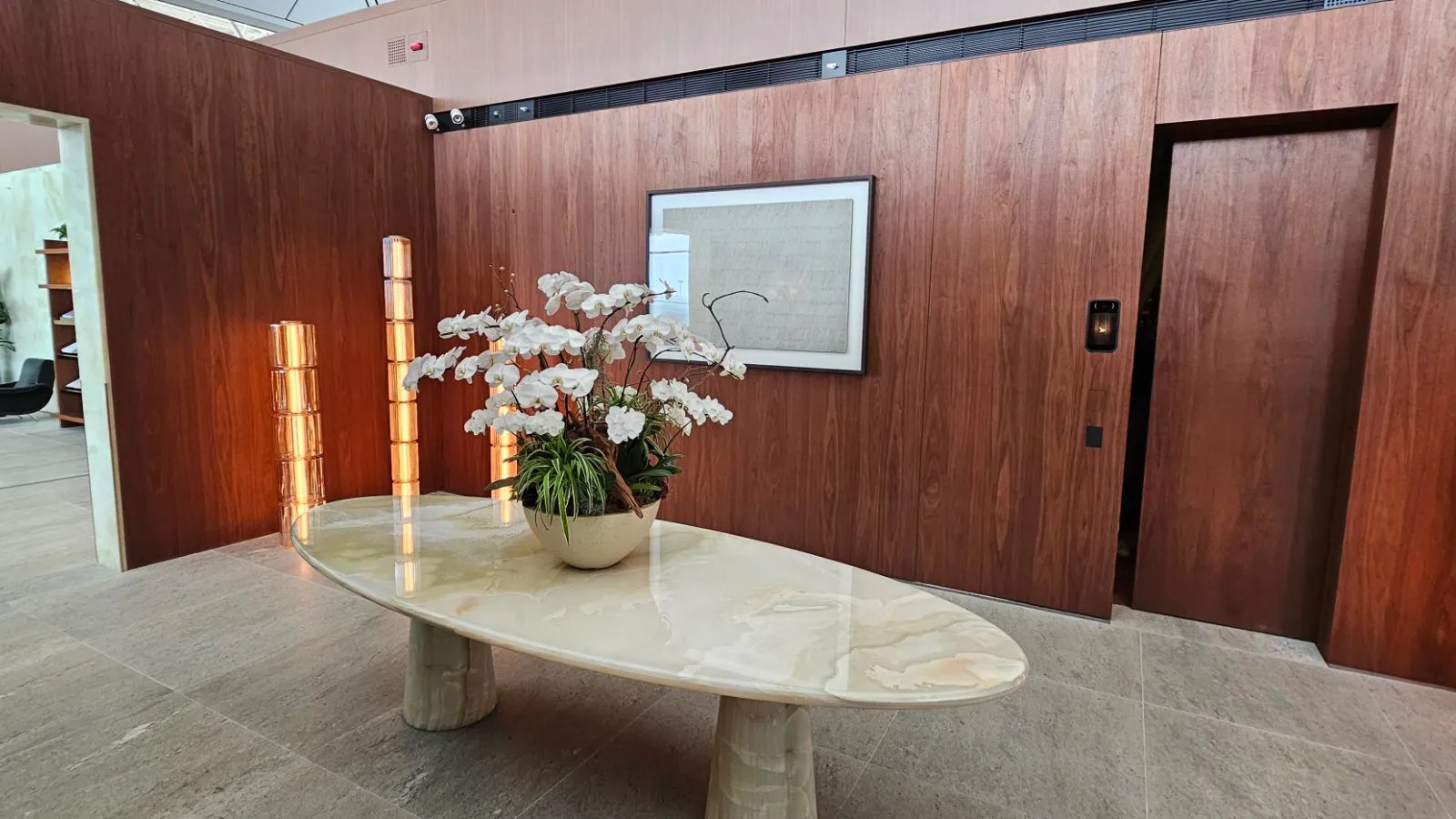 Review: Cathay Pacific The Wing First Class Lounge, Hong Kong