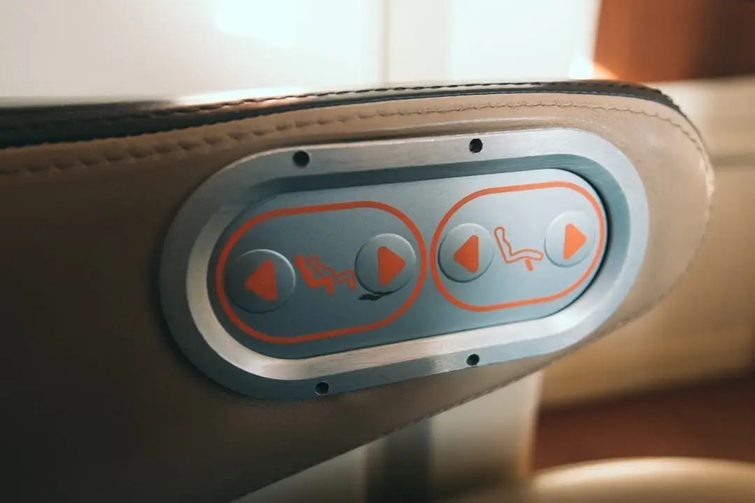 seat button controls