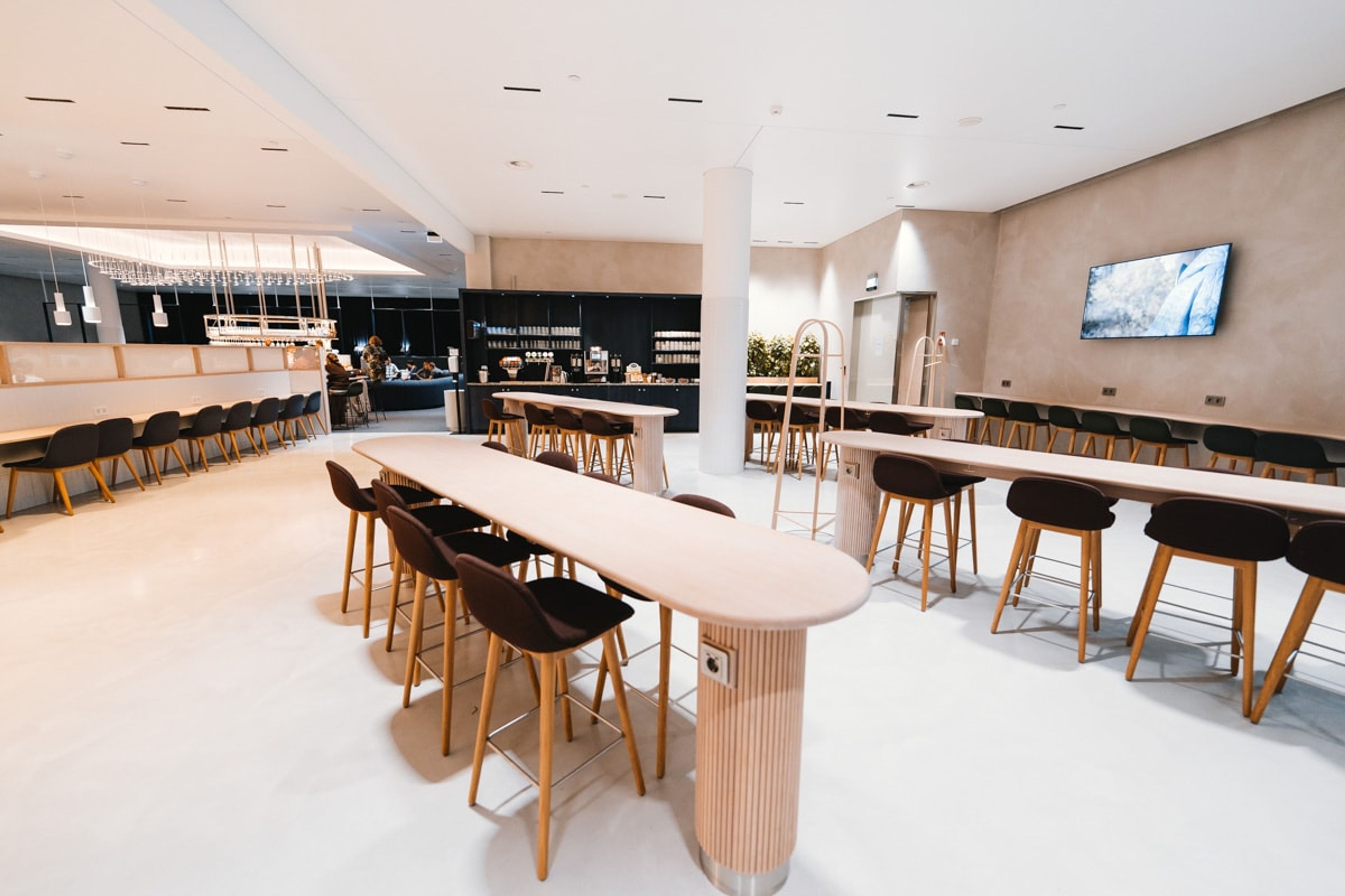 Finnair Business class lounge Helsinki