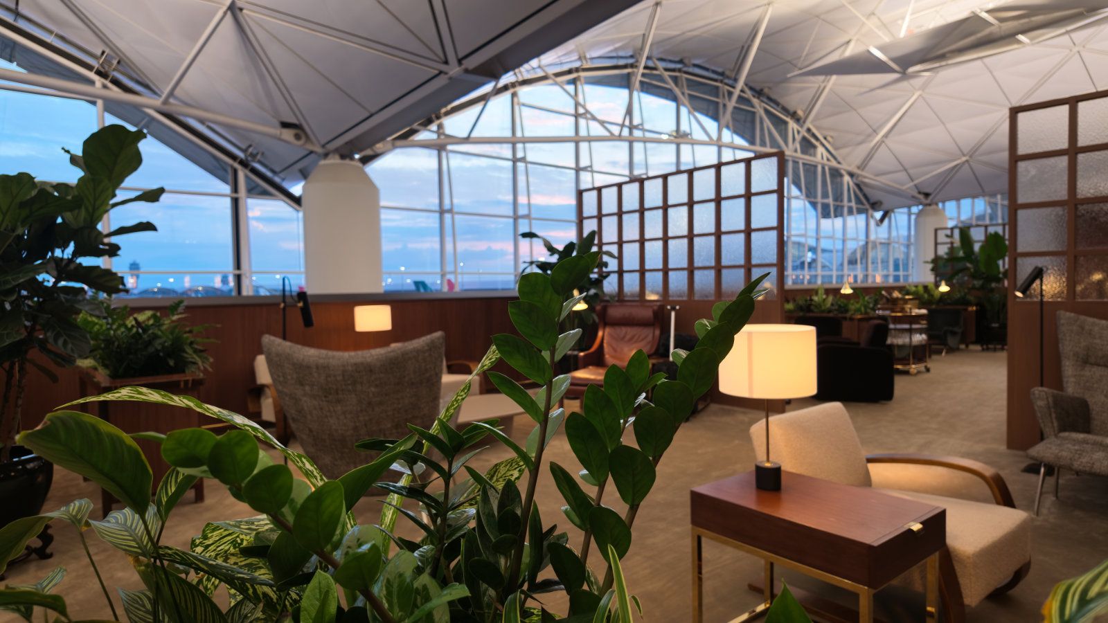 Review: Cathay Pacific The Wing First Class Lounge, Hong Kong
