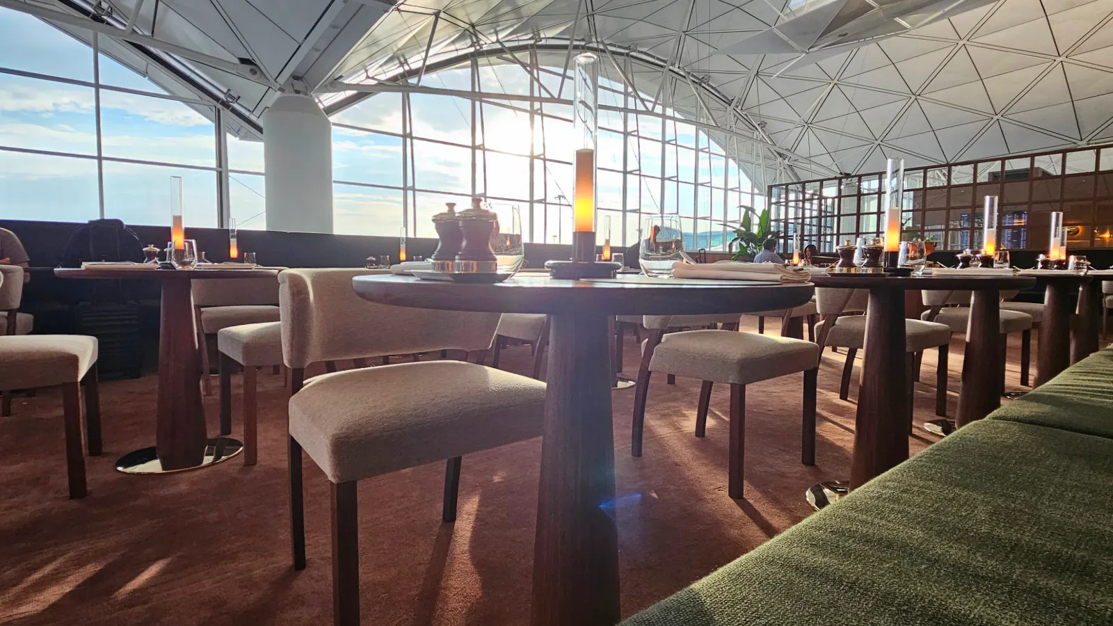 Review: Cathay Pacific The Wing First Class Lounge, Hong Kong