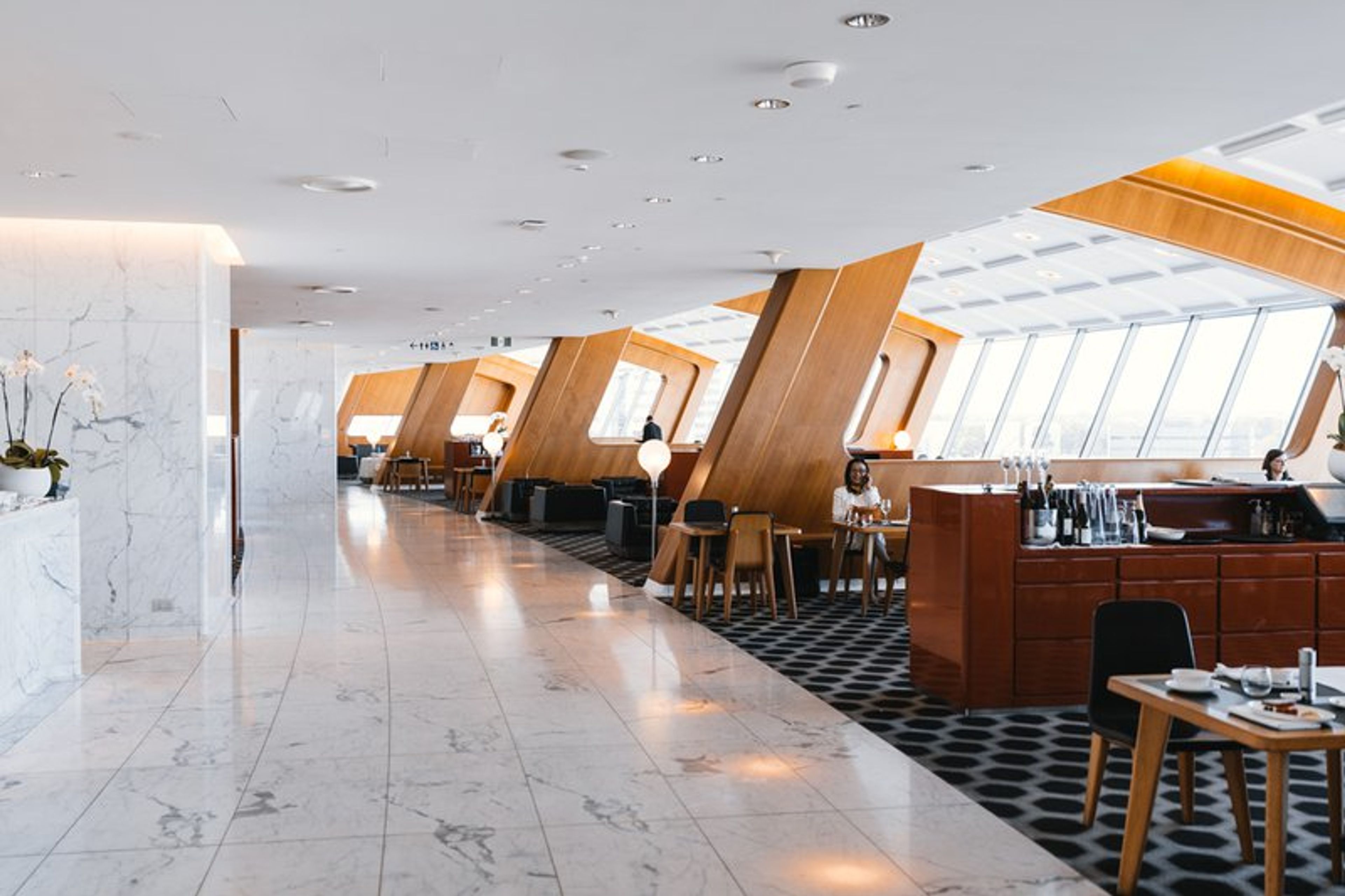 Qantas Lounge passes 