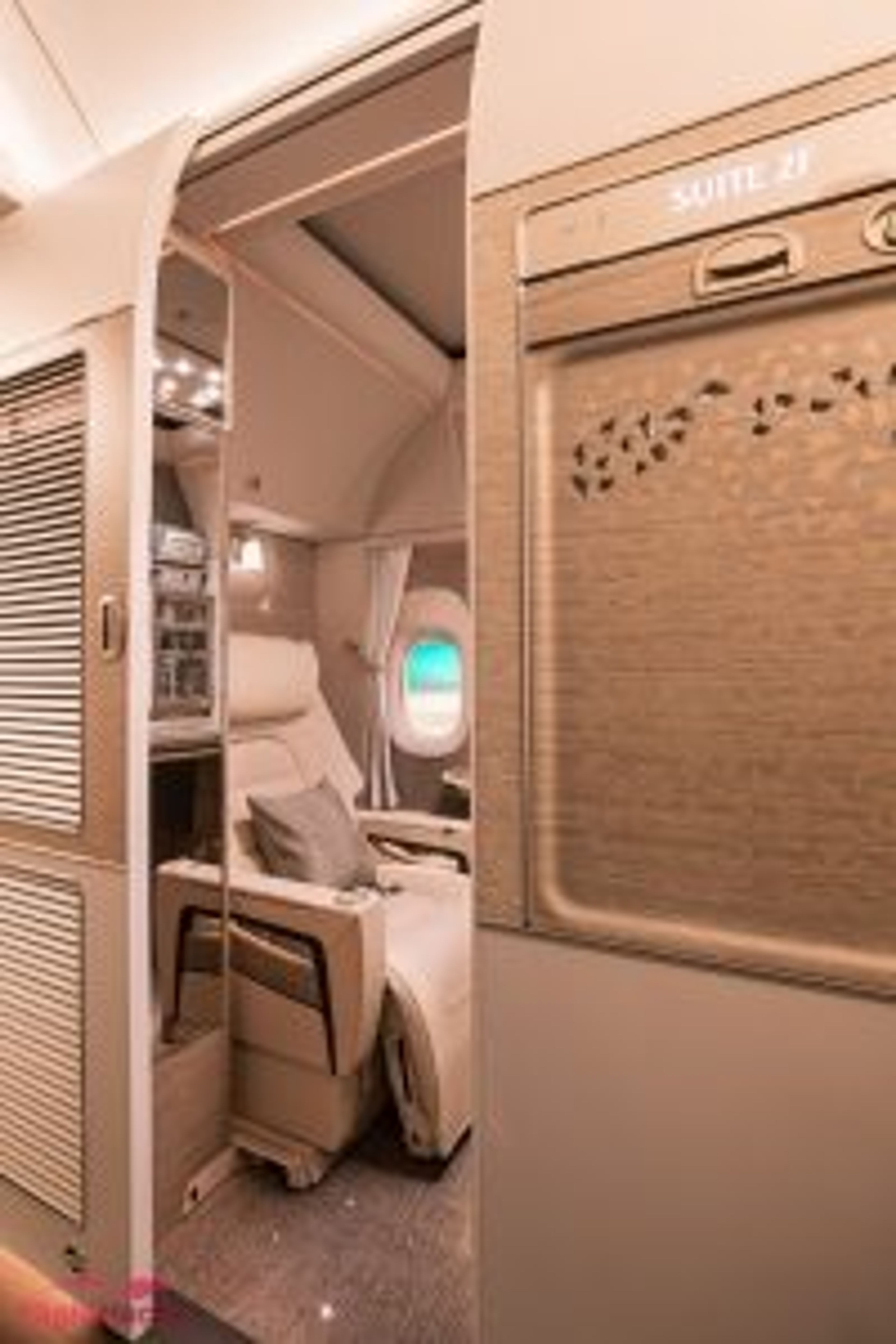 New Emirates First Class Suites B777 First Class