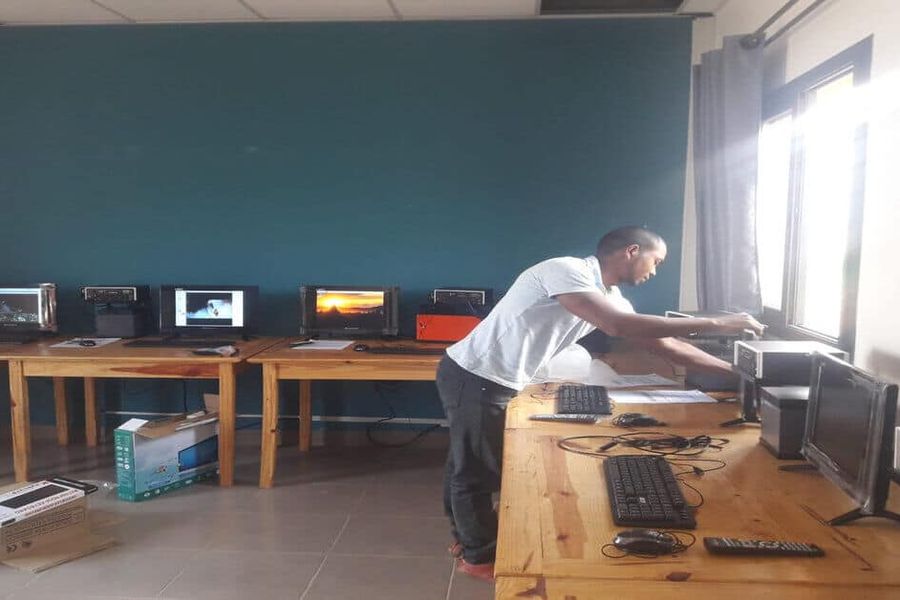 Aceleron and Jirogasy's solar-powered computers, the Jirodesk 2