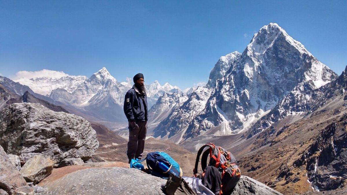 Everest Base Camp Via Gokyo Lakes trek photo 2