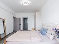 Modern Sophistication: Stylish 2-Bedroom Executive Sanctuary with DSQ - Image 4