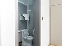 Modern Sophistication: Stylish 2-Bedroom Executive Sanctuary with DSQ - Image 5