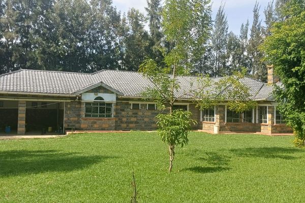 Prime Residential Oasis: 5 Bedroom All Ensuite Bungalow on 1.01 Acres, Ngata, Nakuru