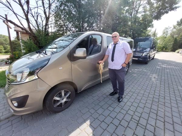 Wynajem busa i autokaru z kierowcą – profesjonalny transport osób z Klikbus
