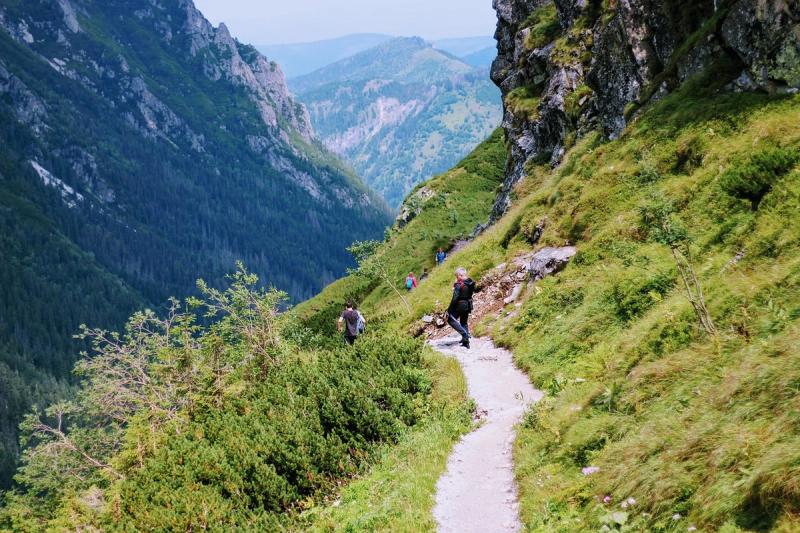 Skorzystaj z wypożyczalni busów i odwiedź Wysokie Tatry