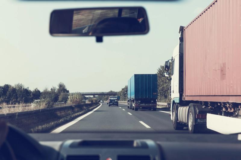 Transport towarów – czym kierować się podczas wyboru firmy transportowej?